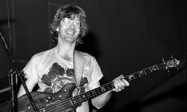 Grateful Dead bassist and founding member Phil Lesh passed peacefully at 84