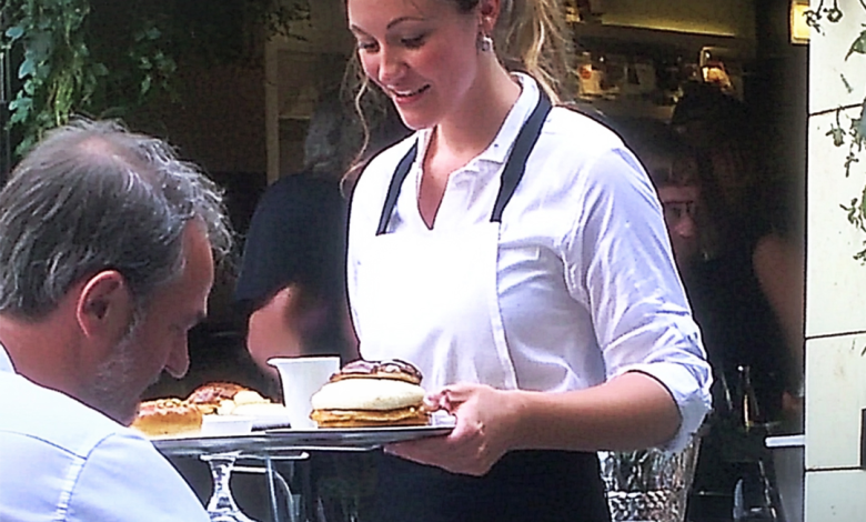 Waitress Serves Grumpy Pensioner for Years One Day He Leaves Keys to His Home as Tip e1728264418859